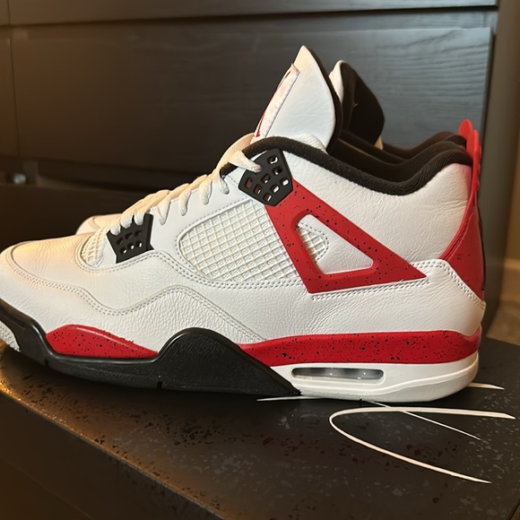 Air Jordan 4 Retro - Picture 4 of 9